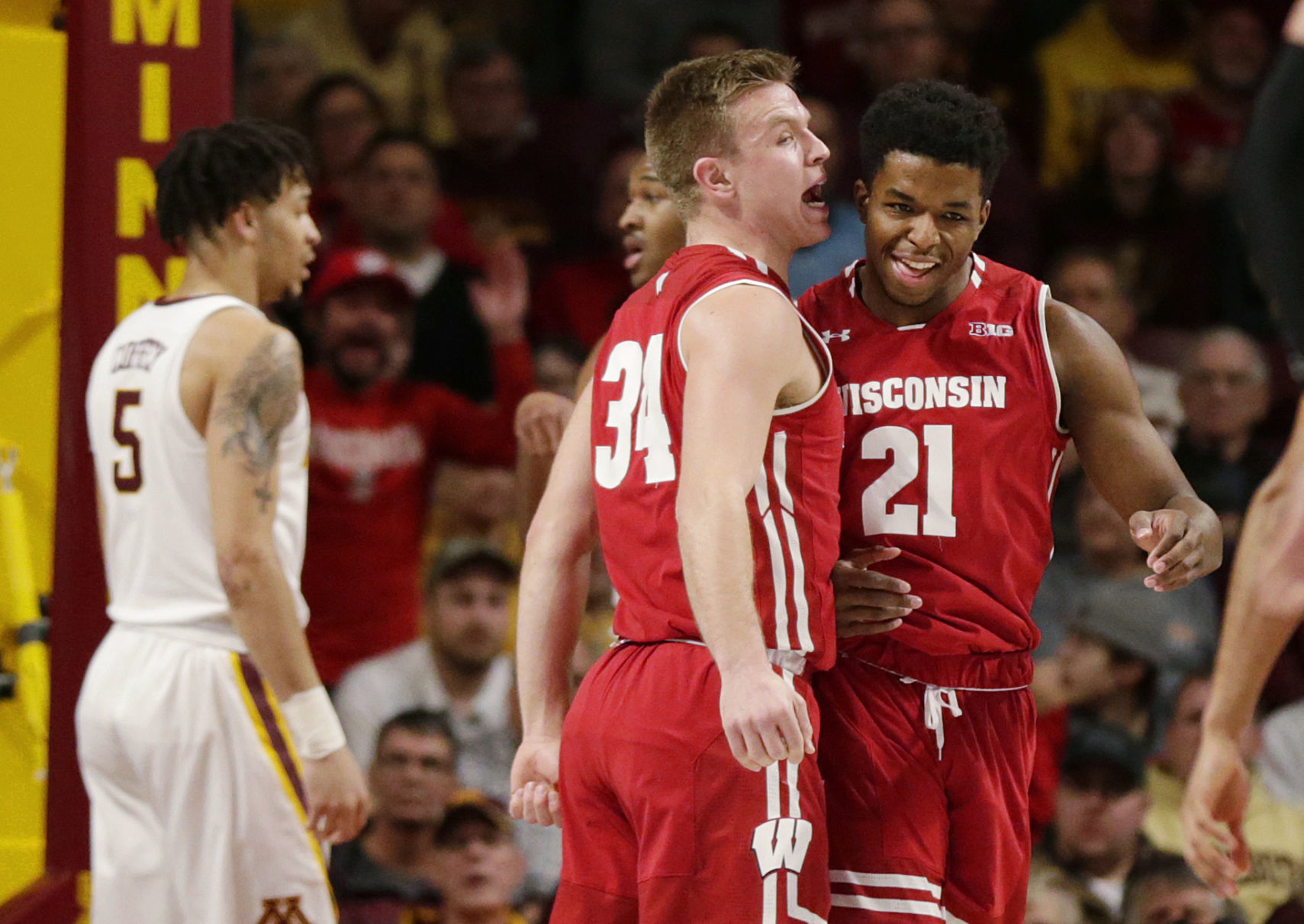 Badgers 56, Golden Gophers 51